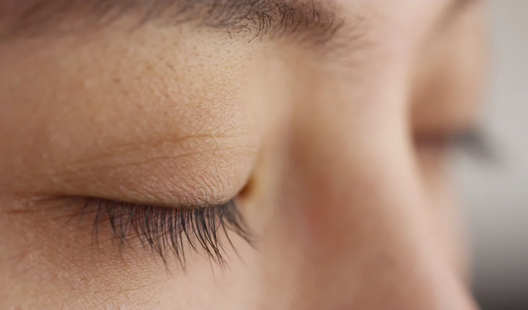 Why Do My Eyes Hurt When I Blink?