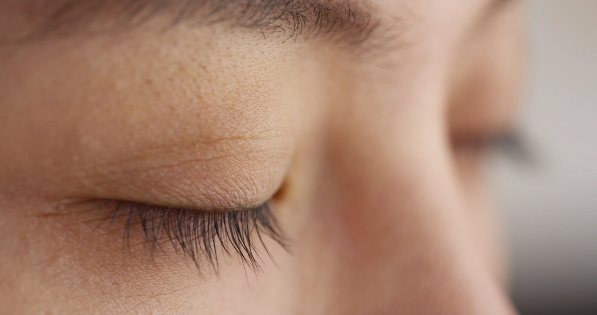 eyes-blinking close-up of closed eyes