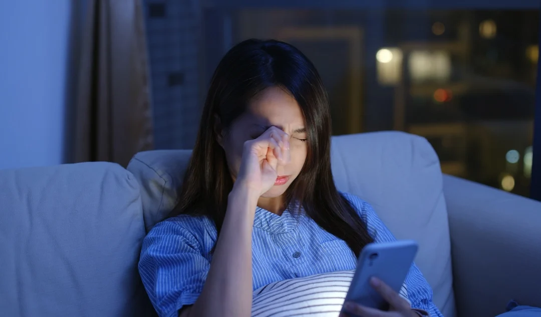 Dry Eyes at Night: Why Symptoms Get Worse After Dark
